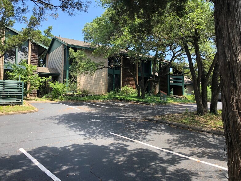 More Photos Of 2525 Wallingwood Dr, Austin Unknown For Lease