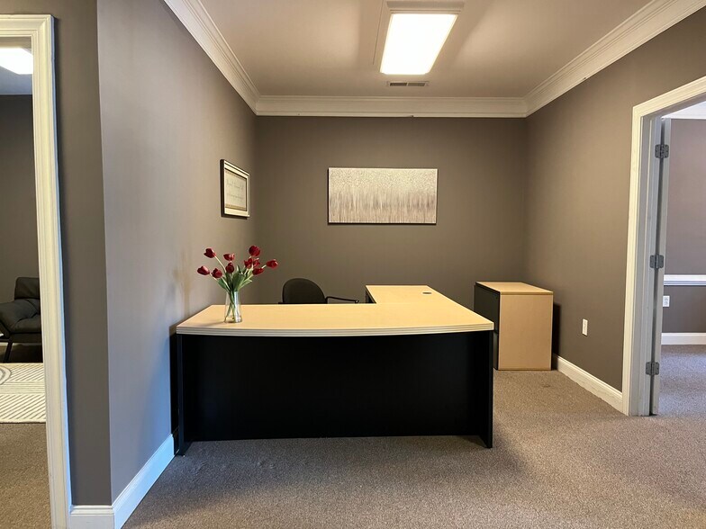 More Photos Of 3105 Creekside Village Dr, Kennesaw Office For Sale