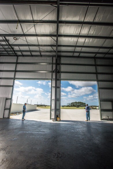 More Photos Of 16120 Lee Rd, Fort Myers Warehouse For Lease