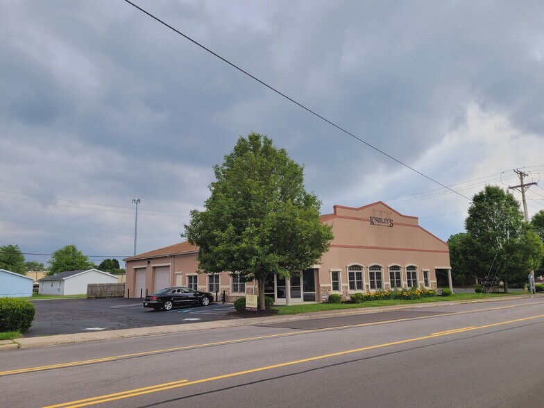More Photos Of 869 W 2nd St, Xenia Showroom For Lease