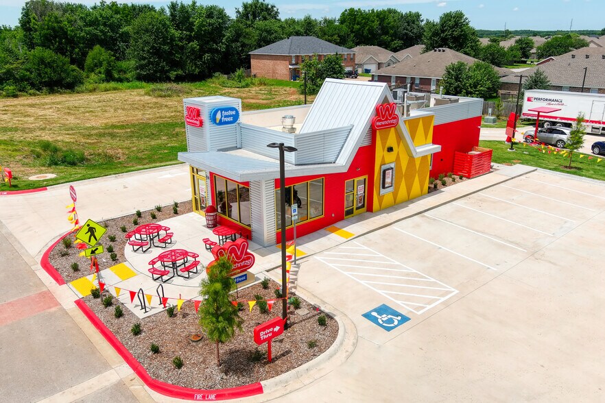 More Photos Of 1530 E Centerton Blvd, Bentonville General Retail For Sale