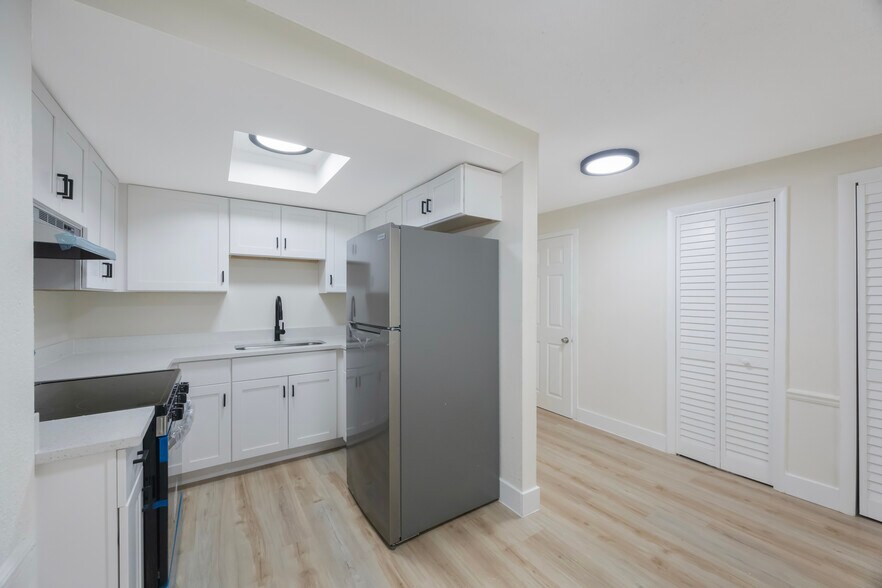 More Photos Of 2753 53rd Ave N, Saint Petersburg Apartments For Sale