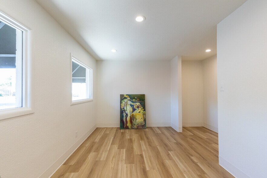 More Photos Of 1311 Hickory St, Abilene Office For Sale