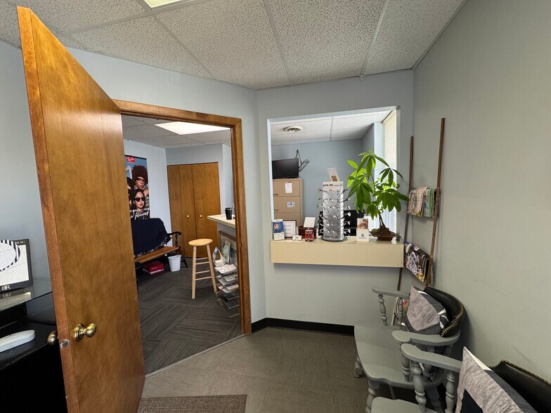 More Photos Of 34 N Island Ave, Batavia Medical For Lease