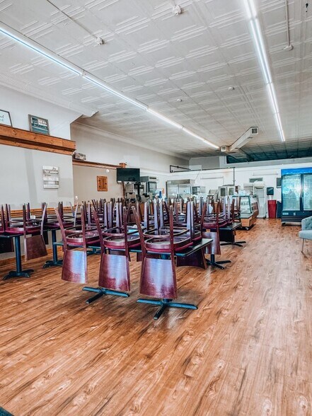 More Photos Of 104 W Main St, Clinton Restaurant For Lease