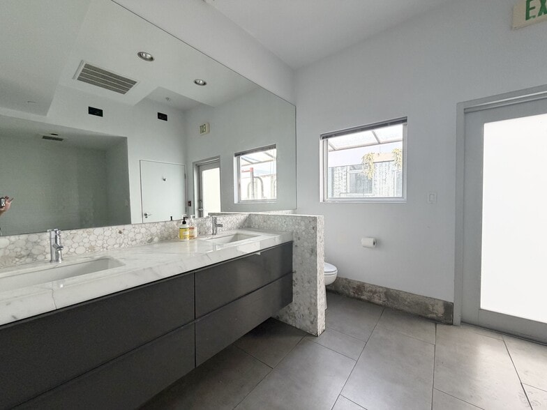 More Photos Of 1920 Olympic Blvd, Santa Monica Loft Creative Space For Lease