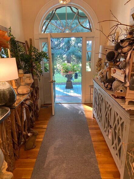 More Photos Of 5309 S Seminole Trl, Madison Storefront For Sale