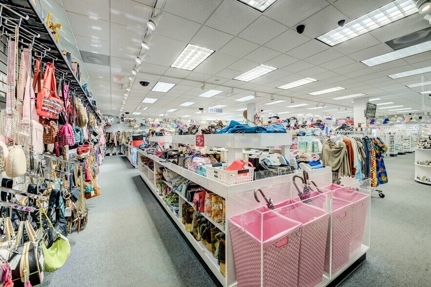 More Photos Of 9345 Olive Blvd, Saint Louis General Retail For Sale