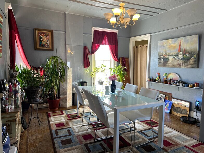 More Photos Of 207 N 5th St, Hannibal Restaurant For Sale