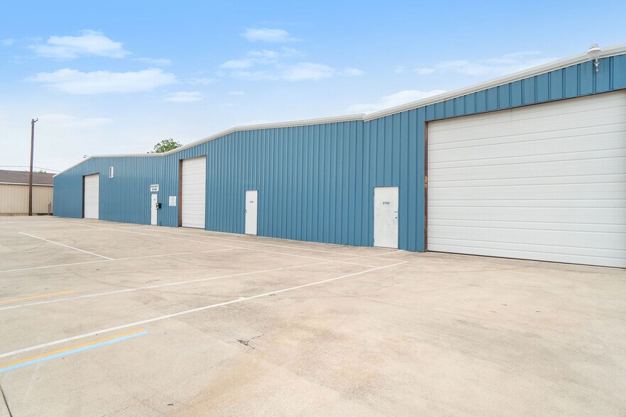 More Photos Of 2729 Lipscomb St, Fort Worth Distribution For Lease