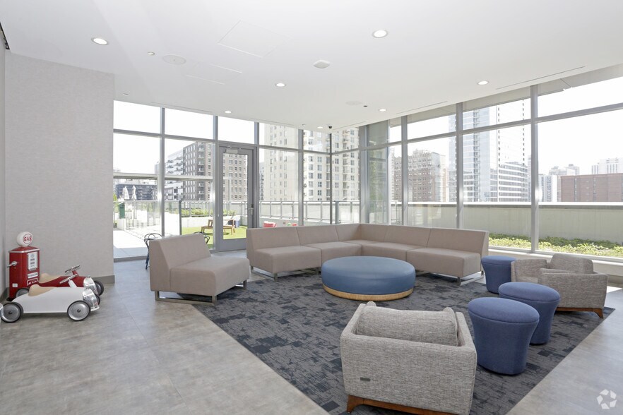 More Photos Of 1140 N Wells St, Chicago Apartments For Lease