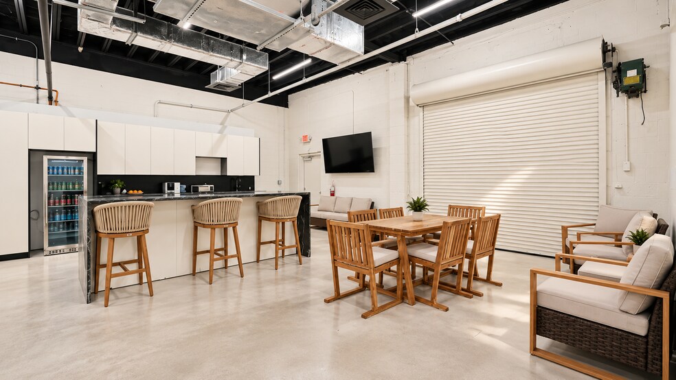 More Photos Of 310 NE 61st St, Miami Storefront Retail Office For Lease