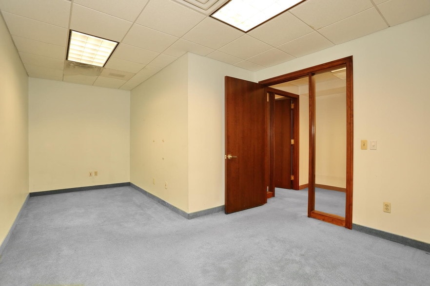 More Photos Of 58 Ware Rd, Upper Saddle River Flex For Lease