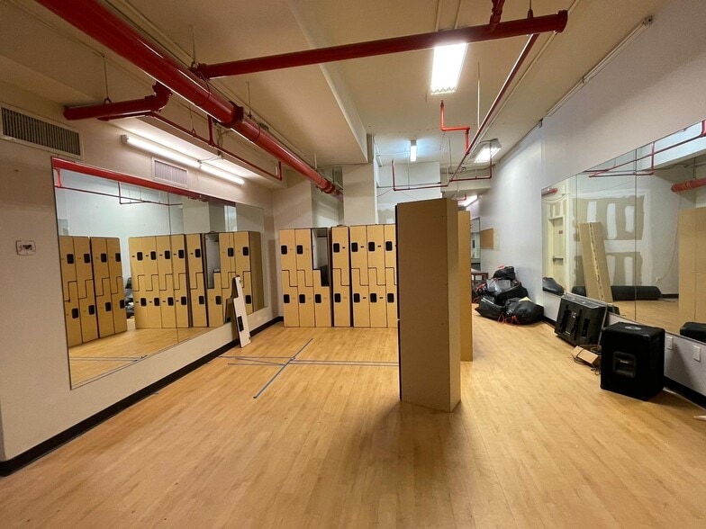 More Photos Of 250 E 49th St, New York Multifamily For Sale