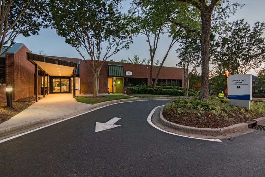 More Photos Of 10 Enterprise Blvd, Greenville Medical For Lease