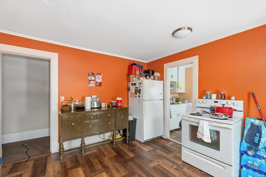 More Photos Of 32 Park Ave, Keene Office For Sale