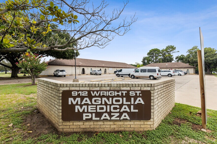 More Photos Of 912 Wright St, Arlington Medical For Sale