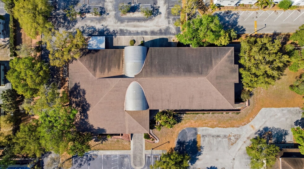 More Photos Of 7655 38th Ave N, Saint Petersburg Office For Sale