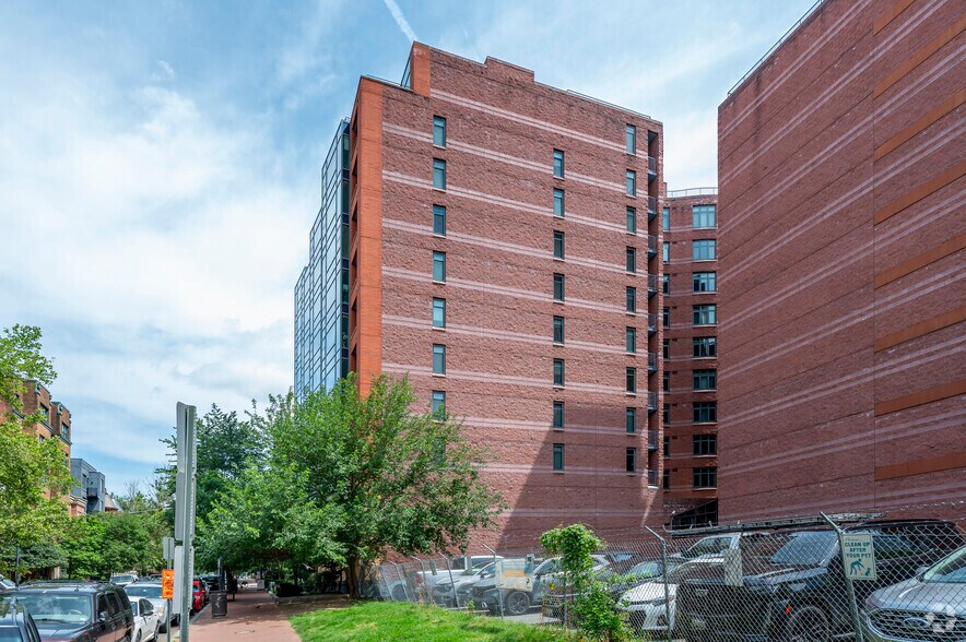 More Photos Of 1117 10th St NW, Washington Apartments For Lease