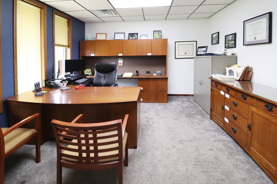 More Photos Of 4021 W Main St, Kalamazoo Office For Sale