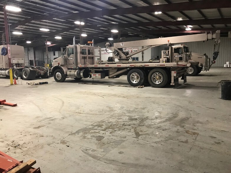 More Photos Of 6291 S Interstate Highway 37, Mathis Warehouse For Lease