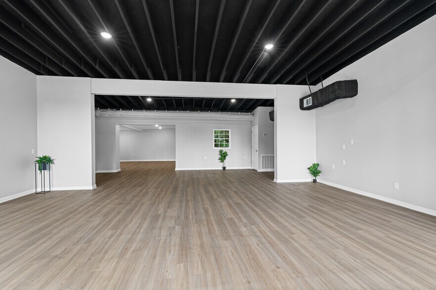 More Photos Of 106 Stevens St, Petal Freestanding For Lease