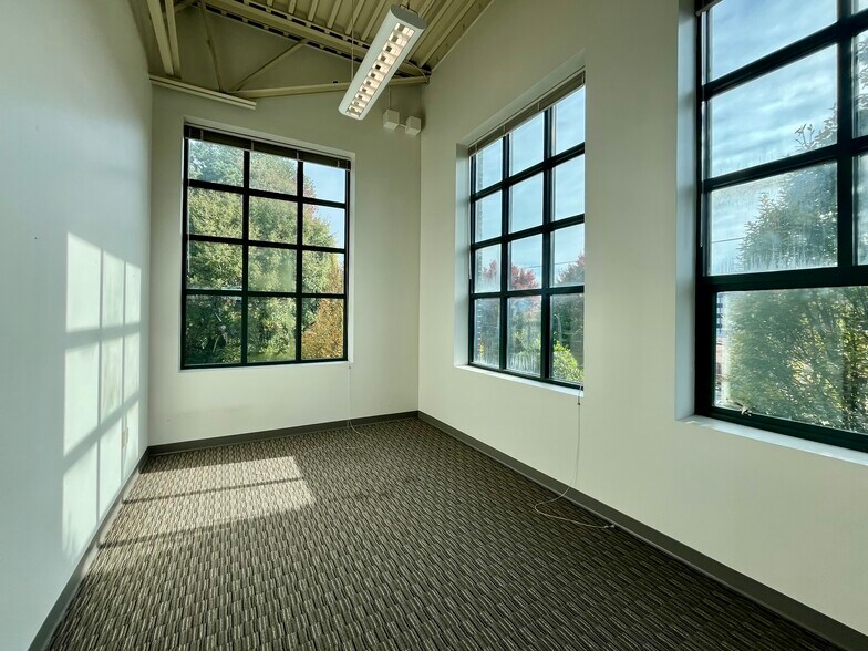 More Photos Of 2320 W Morehead St, Charlotte Loft Creative Space For Lease
