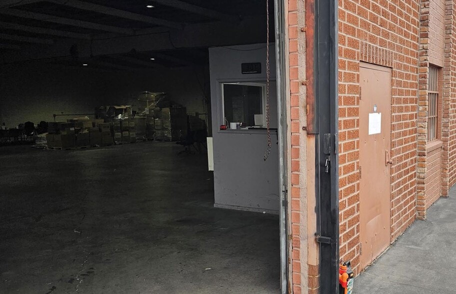 More Photos Of 15409 S Broadway, Gardena Manufacturing For Lease