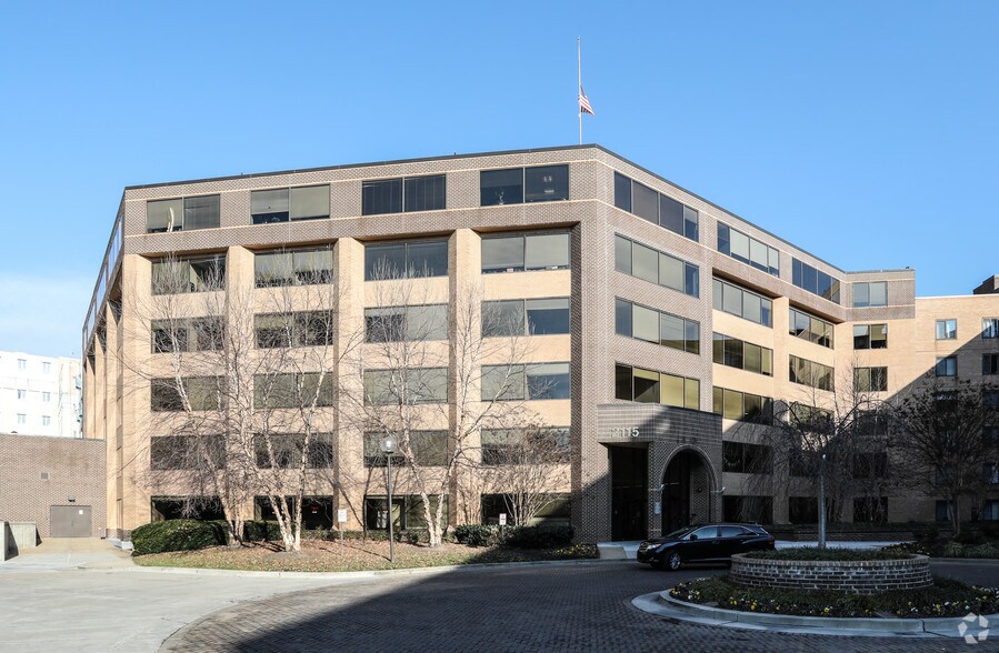 More Photos Of 2115 Wisconsin Ave NW, Washington Office For Lease