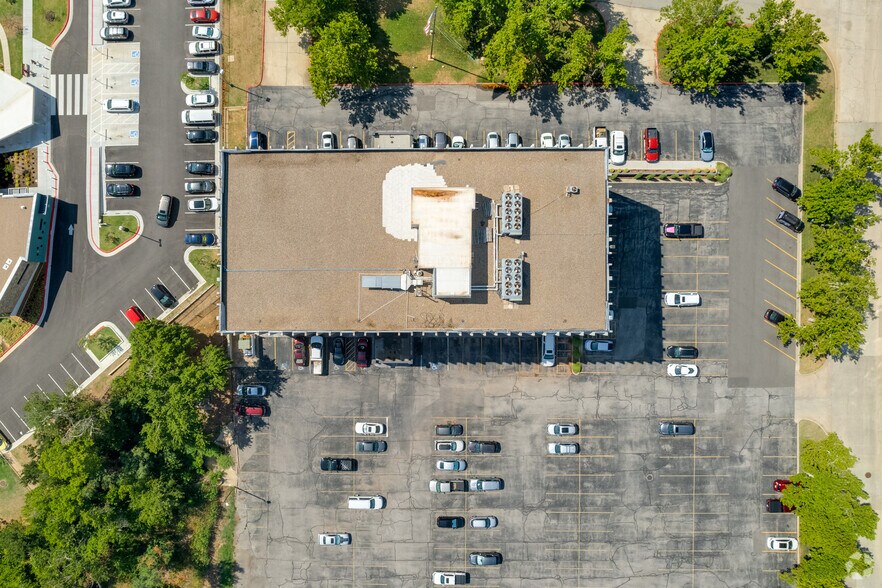 More Photos Of 2525 NW Expressway St, Oklahoma City Office For Lease