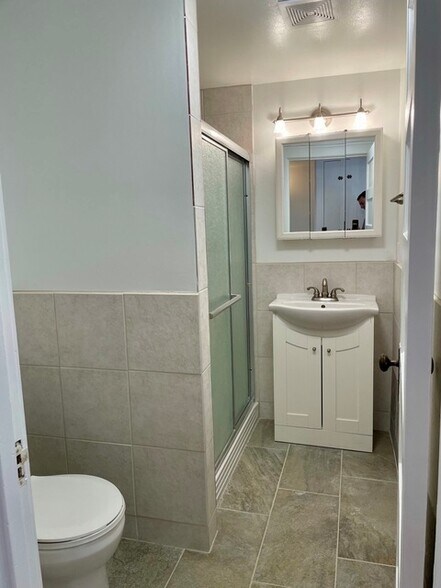 More Photos Of 208 S Elm St, Three Oaks Storefront For Sale