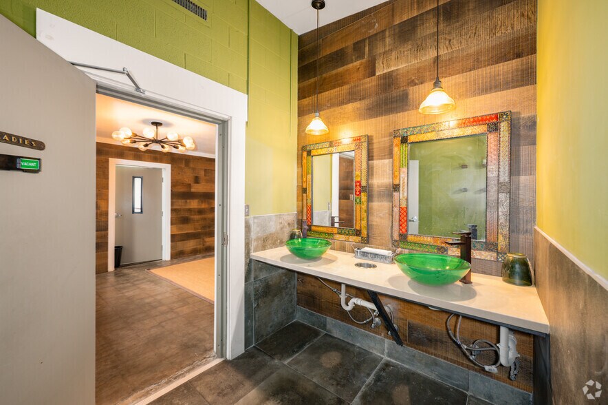 More Photos Of 2640 E Lancaster Ave, Fort Worth Religious Facility For Sale