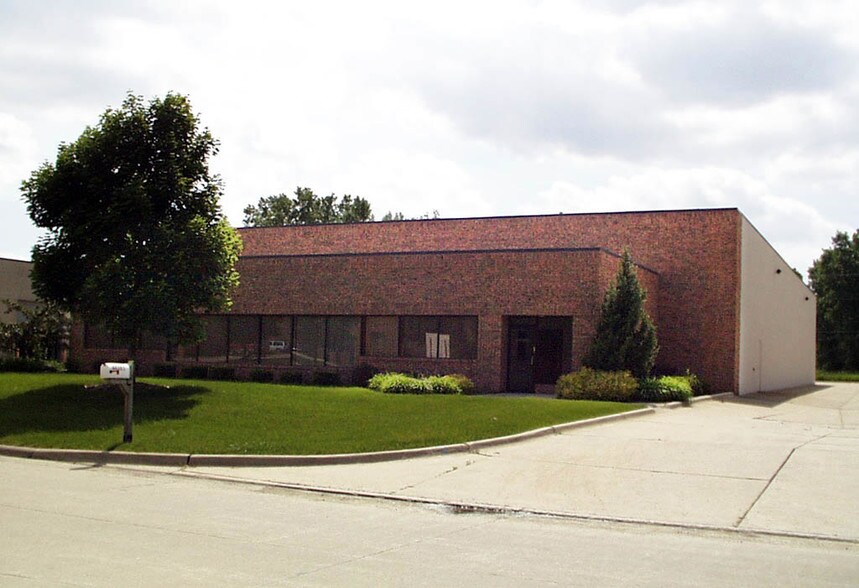 Primary Photo Of 44396 Reynolds Dr, Clinton Township Warehouse For Sale