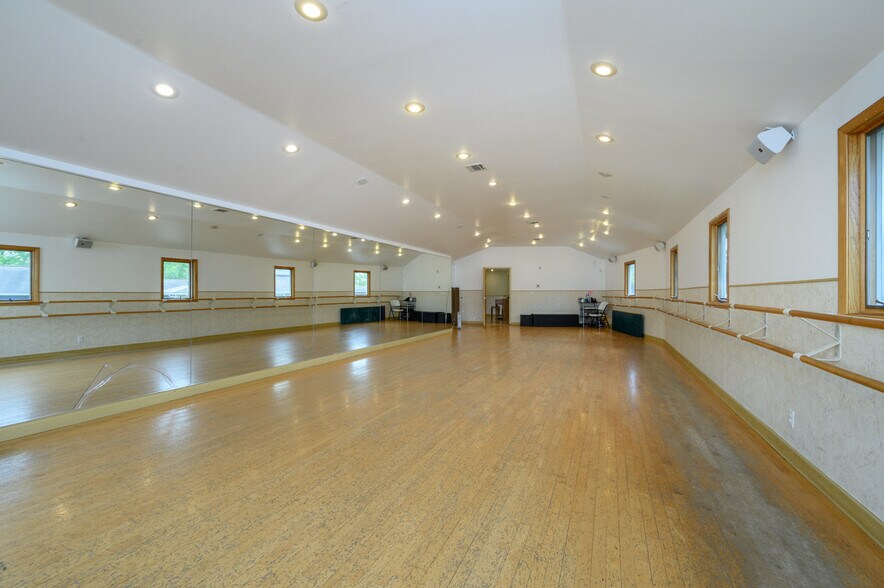 More Photos Of 355 Buckelew Ave, Monroe Township Freestanding For Sale