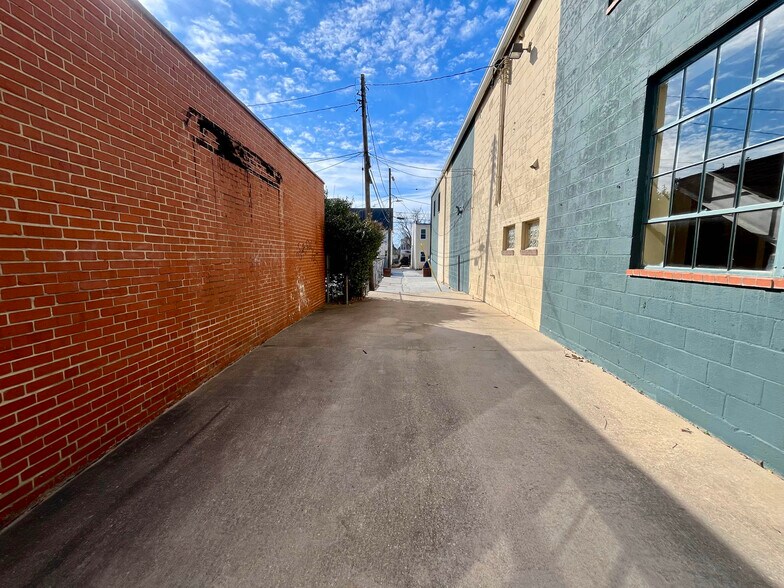 More Photos Of 3818 Roland Ave, Baltimore Office Residential For Sale