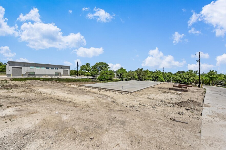 More Photos Of 10020 Darden Hill Rd, Austin Light Distribution For Lease