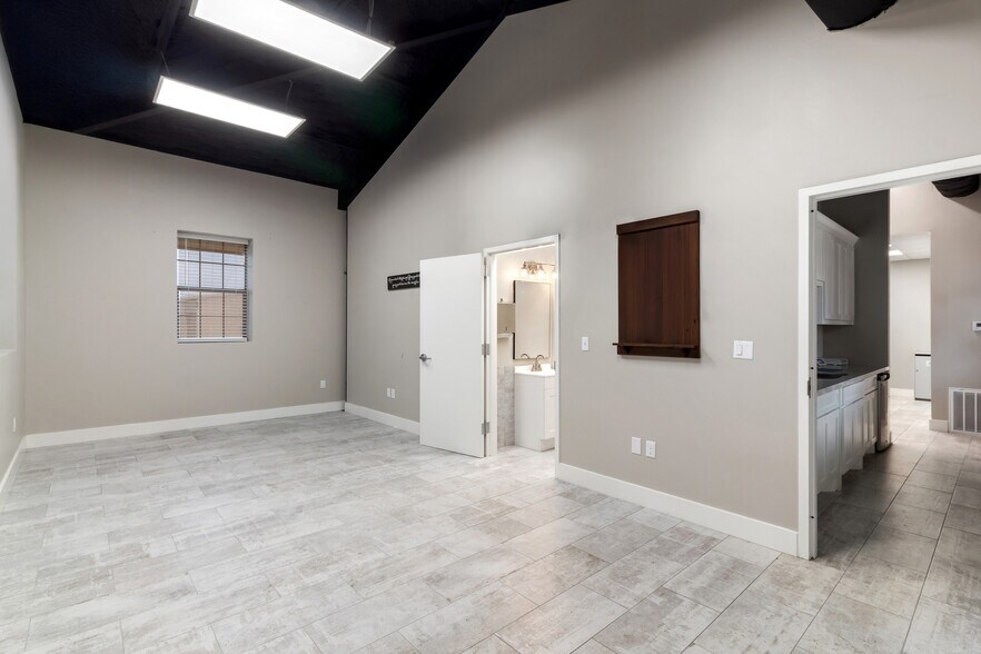 More Photos Of 4320 Decatur Dr, College Station Self Storage For Lease
