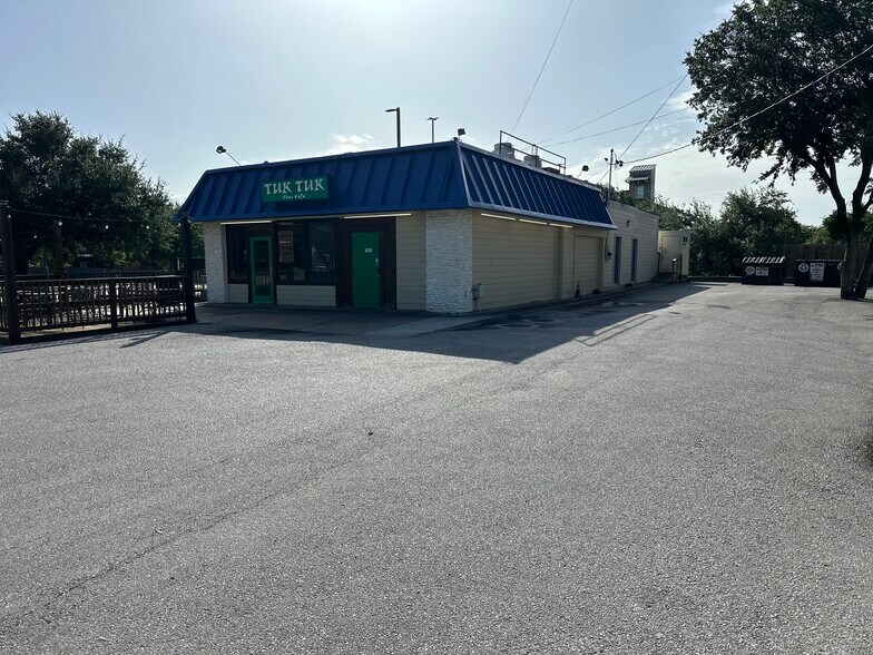 More Photos Of 5517 Menchaca Rd, Austin Restaurant For Sale