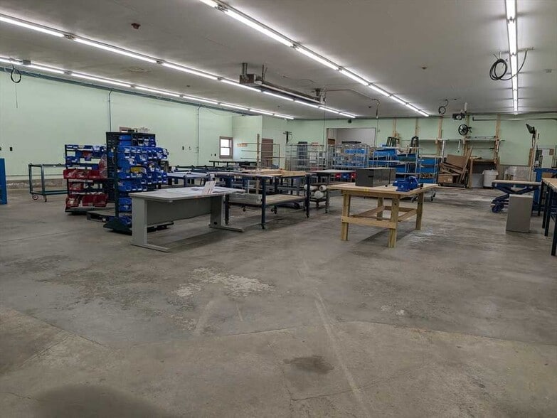 More Photos Of 100 Davis St, Douglas Warehouse For Lease
