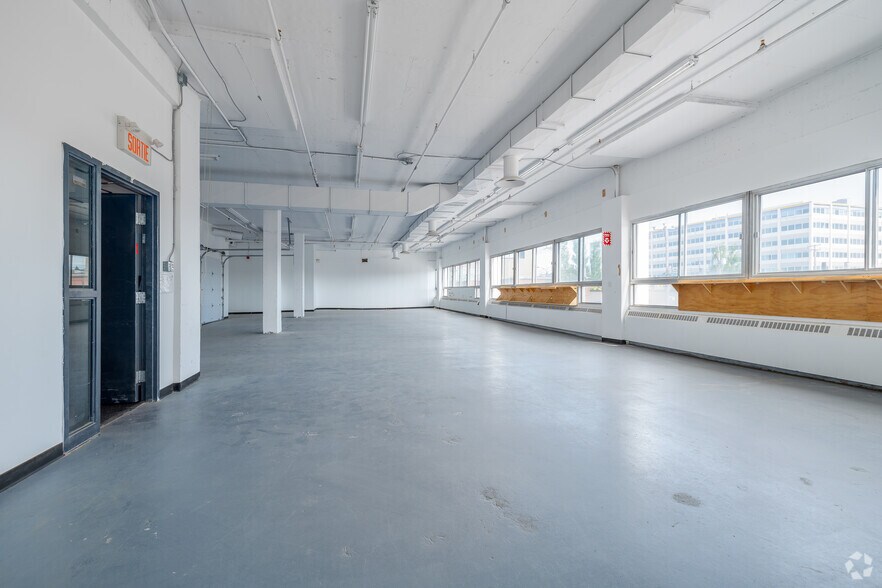 More Photos Of 5550 Rue Fullum, Montréal Loft Creative Space For Lease