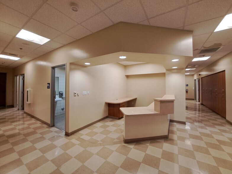 More Photos Of 9900 Stockdale Hwy, Bakersfield Medical For Sale