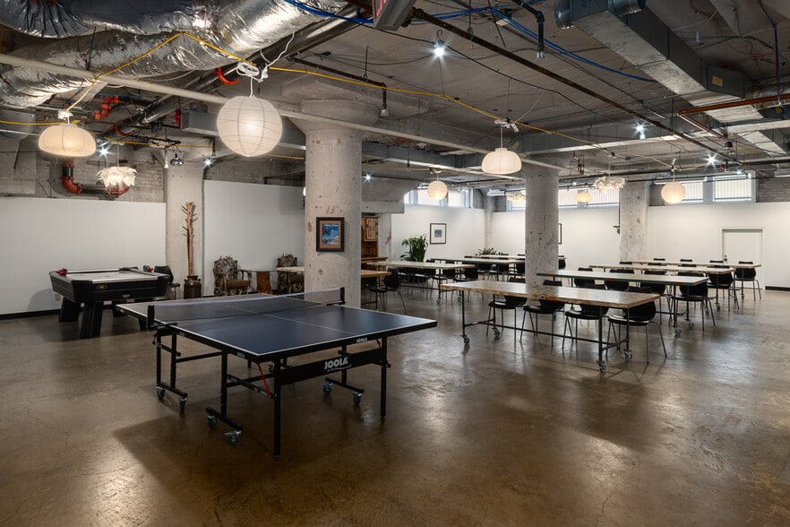 More Photos Of 900 Jackson St, Dallas Office For Lease