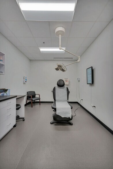 More Photos Of 9300 Waukegan Rd, Morton Grove Medical For Sale