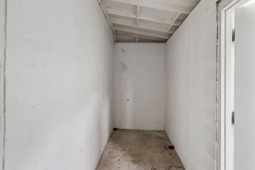 More Photos Of 102 N Rogers St, Aberdeen Restaurant For Sale