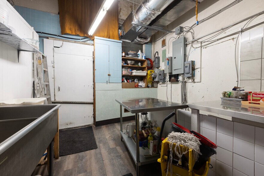 More Photos Of 1099-1101 Wellington St W, Ottawa General Retail For Lease