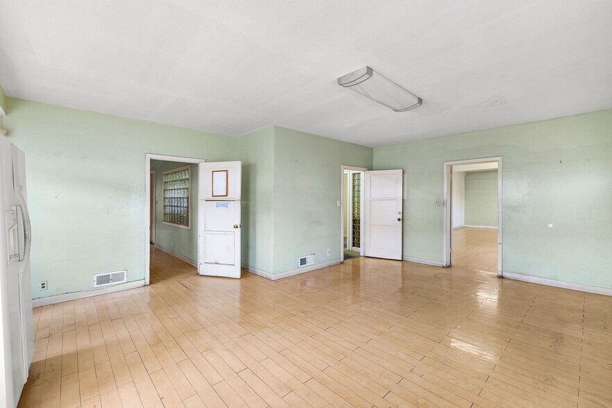 More Photos Of 1011 N Willowbrook Ave, Compton General Retail For Sale