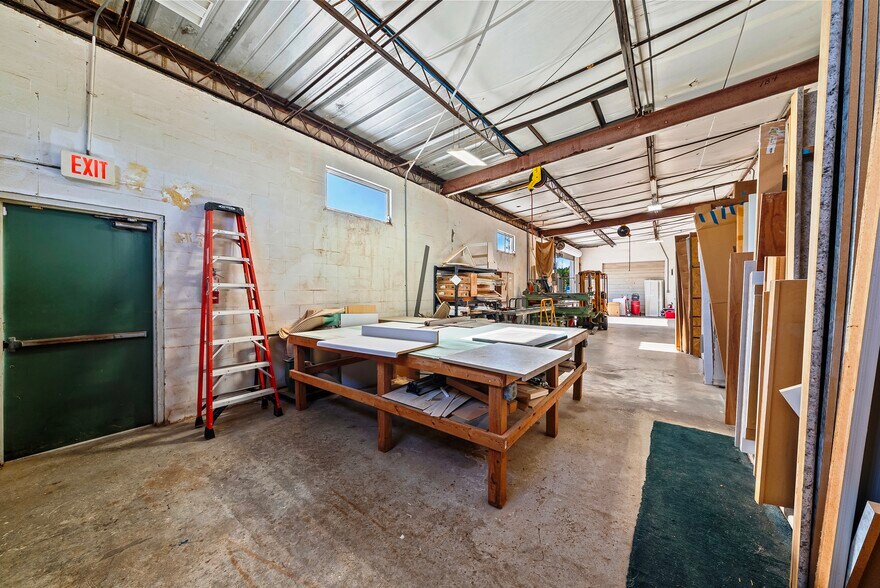 More Photos Of 2330 Bruner Ln, Fort Myers Warehouse For Sale