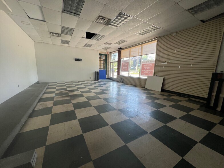 More Photos Of 800-808 E Boston Post Rd, Mamaroneck Storefront For Lease