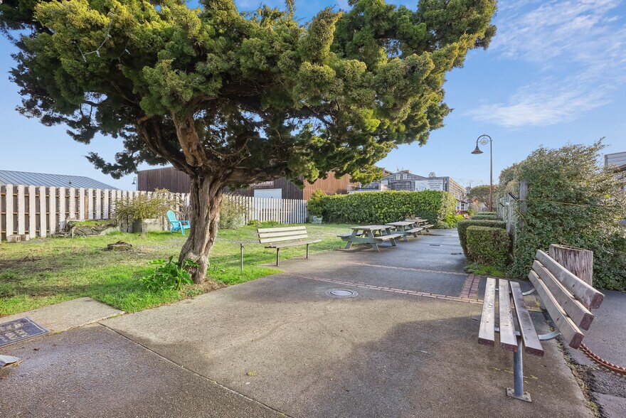 More Photos Of 165 Alabama Ave SE, Bandon Office Residential For Sale