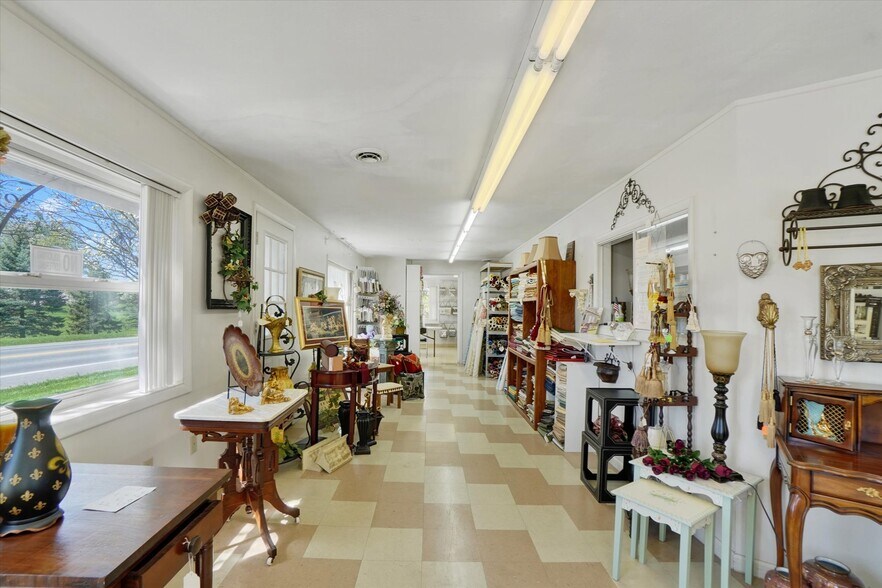 More Photos Of 2553 Roosevelt Ave, York Flex For Sale